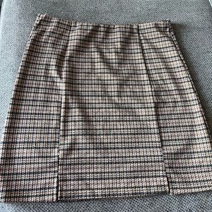 Mini skirt worn once!! Super cute, good for fall and summer!